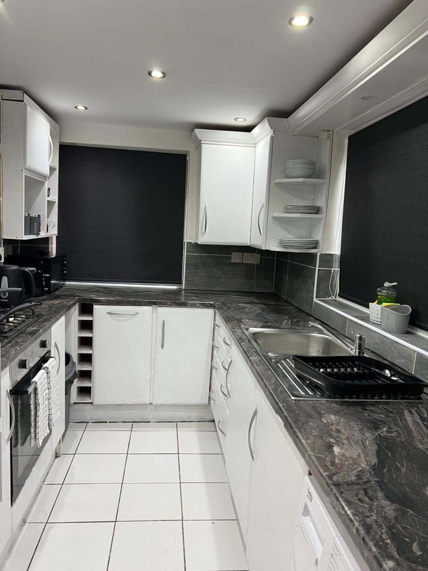 Lausory King Bed Living Your Luxe Home Away นอตติงแฮม ภายนอก รูปภาพ