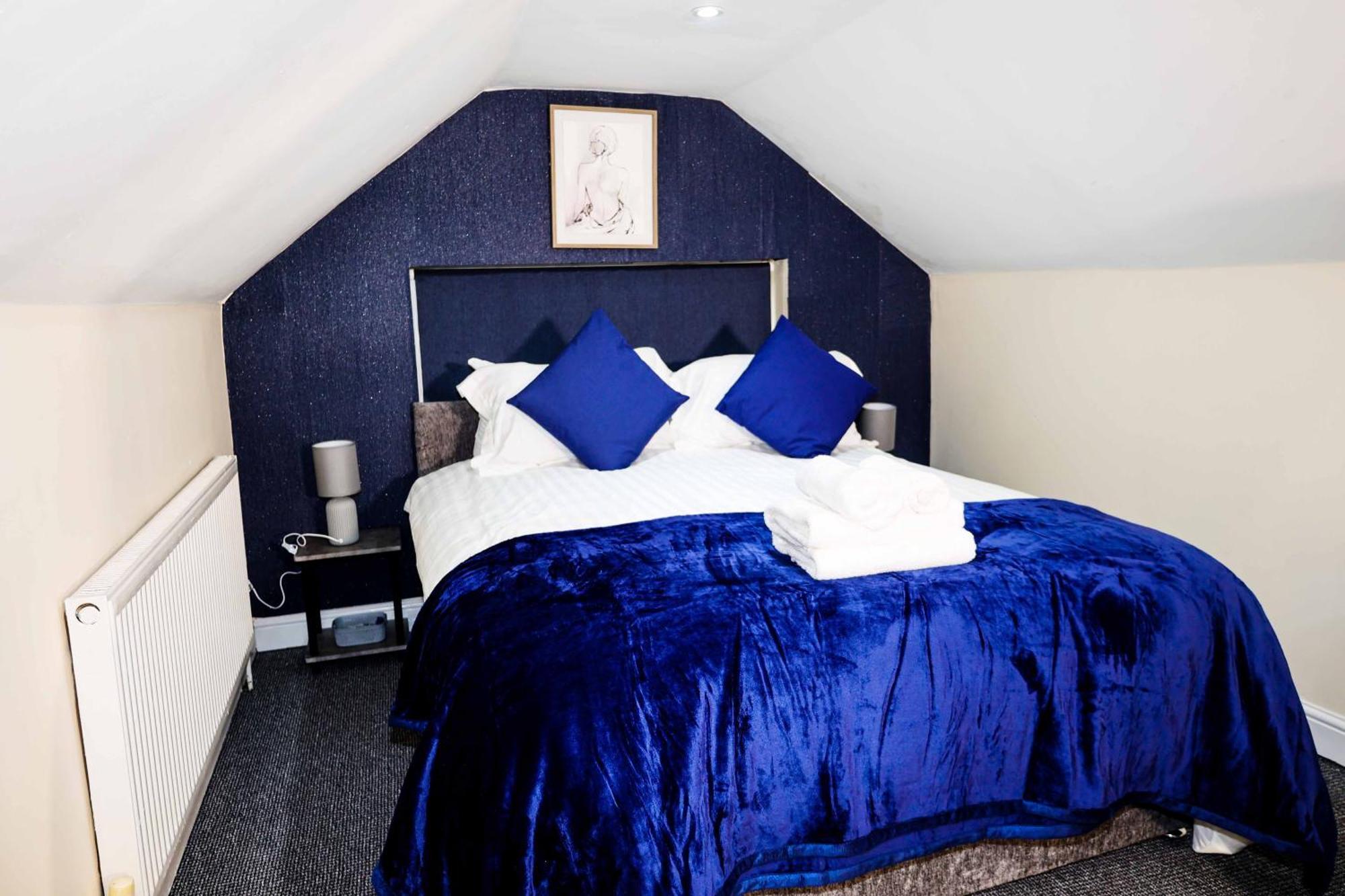 Lausory King Bed Living Your Luxe Home Away นอตติงแฮม ภายนอก รูปภาพ