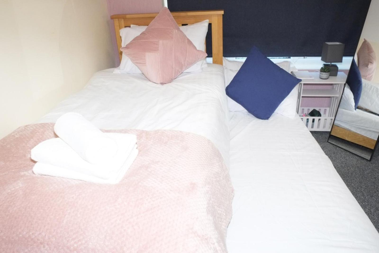 Lausory King Bed Living Your Luxe Home Away นอตติงแฮม ภายนอก รูปภาพ