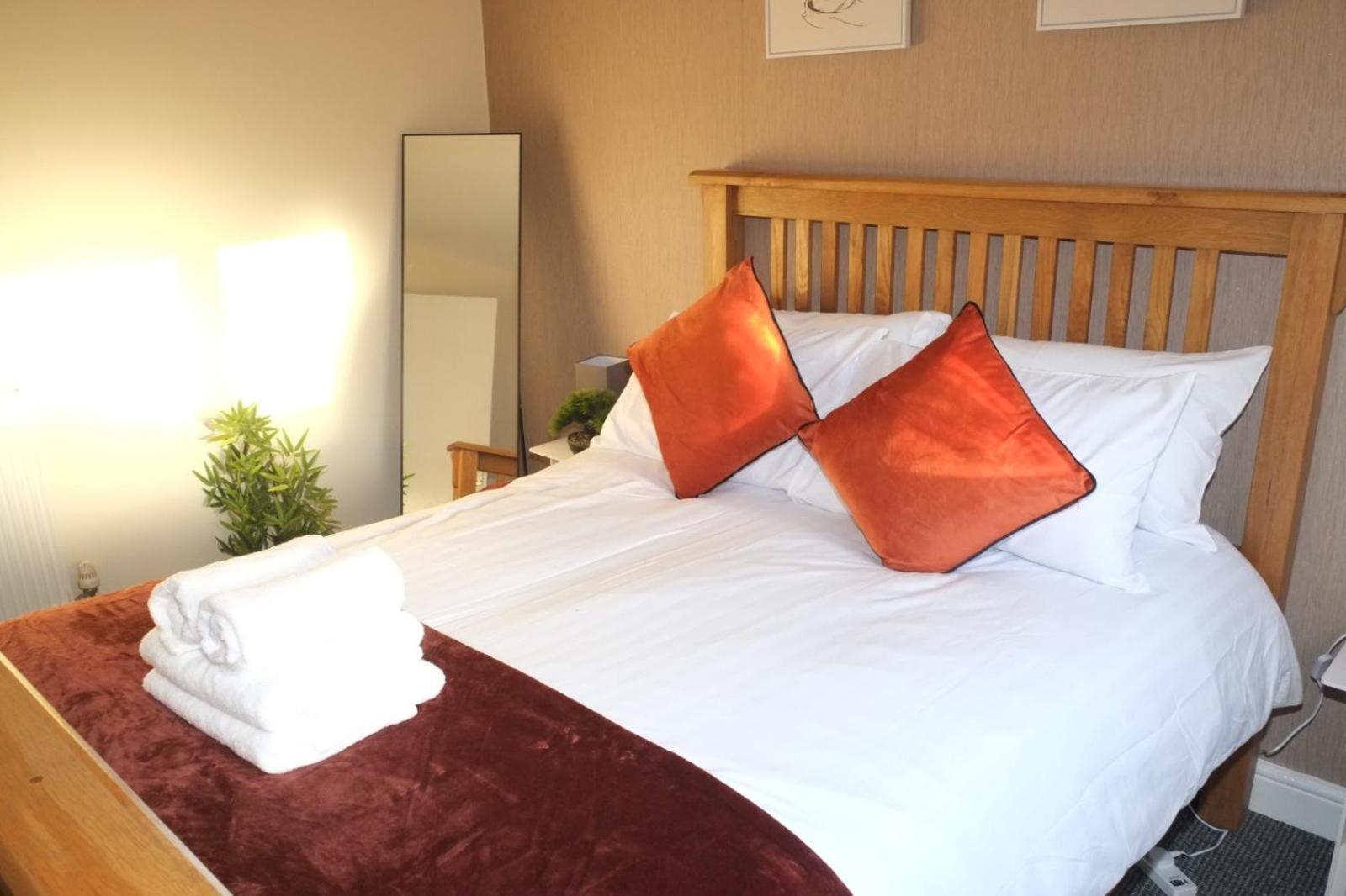 Lausory King Bed Living Your Luxe Home Away นอตติงแฮม ภายนอก รูปภาพ